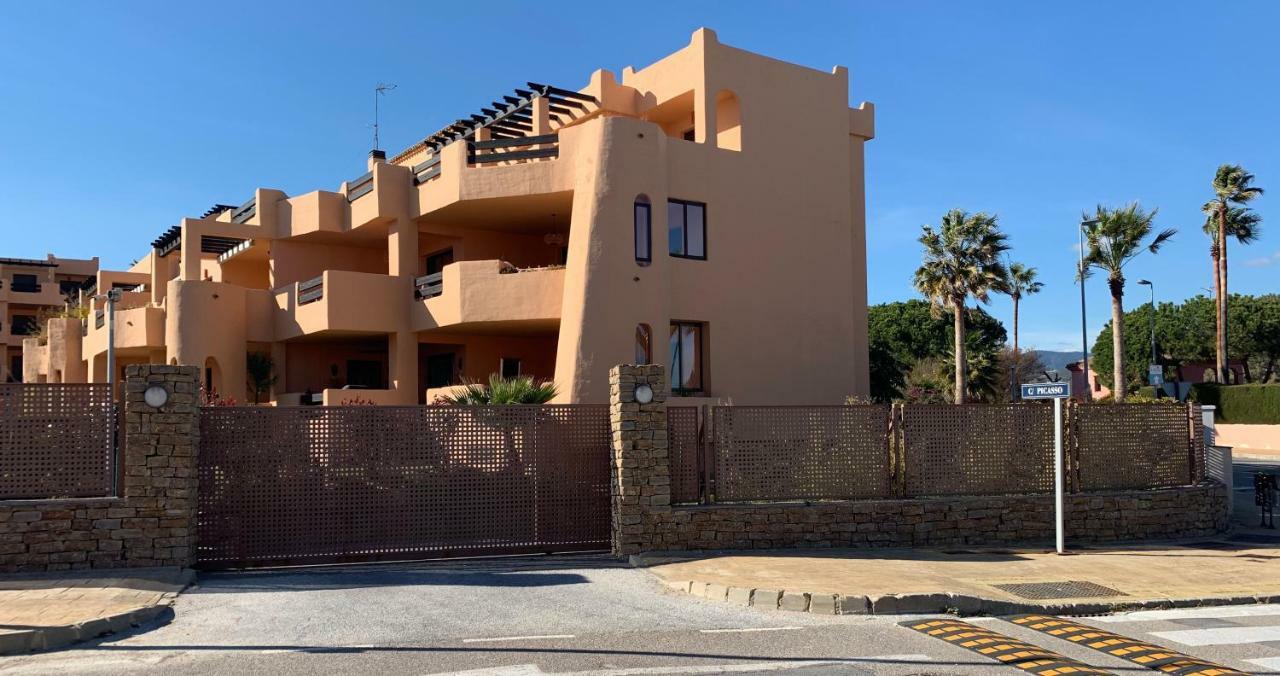 Casares Beach Golf Apartment With Private Garden Direct Pool Access Exterior foto